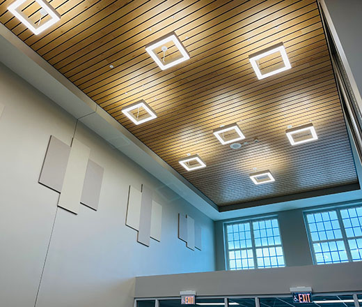 Entrance with wall panels and square lighting